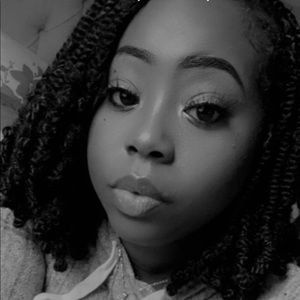 Meet your Posher, Briana